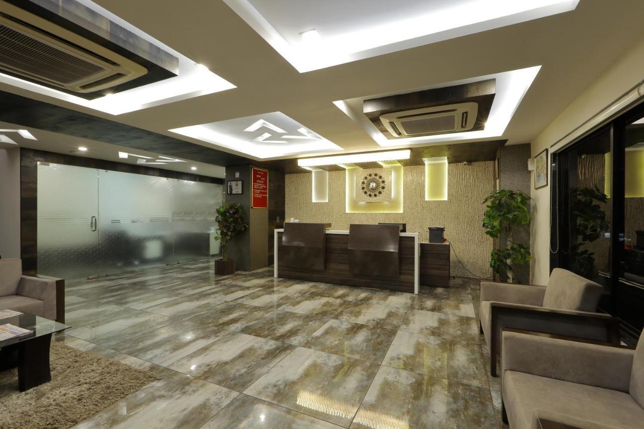 Hotel Unity อาเมดาบัด ภายนอก รูปภาพ