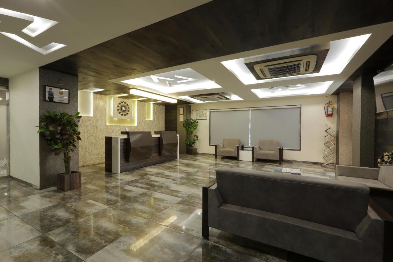 Hotel Unity อาเมดาบัด ภายนอก รูปภาพ
