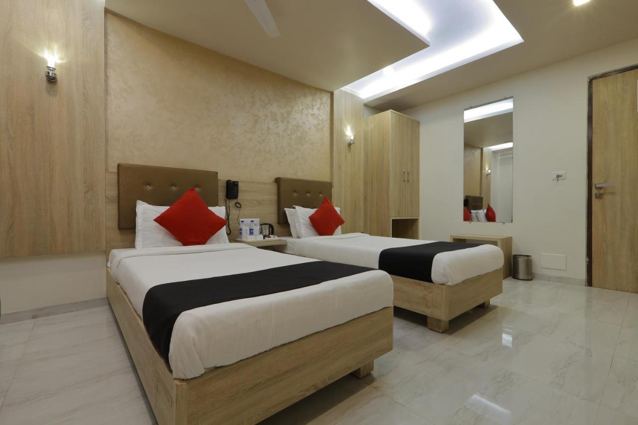 Hotel Unity อาเมดาบัด ภายนอก รูปภาพ