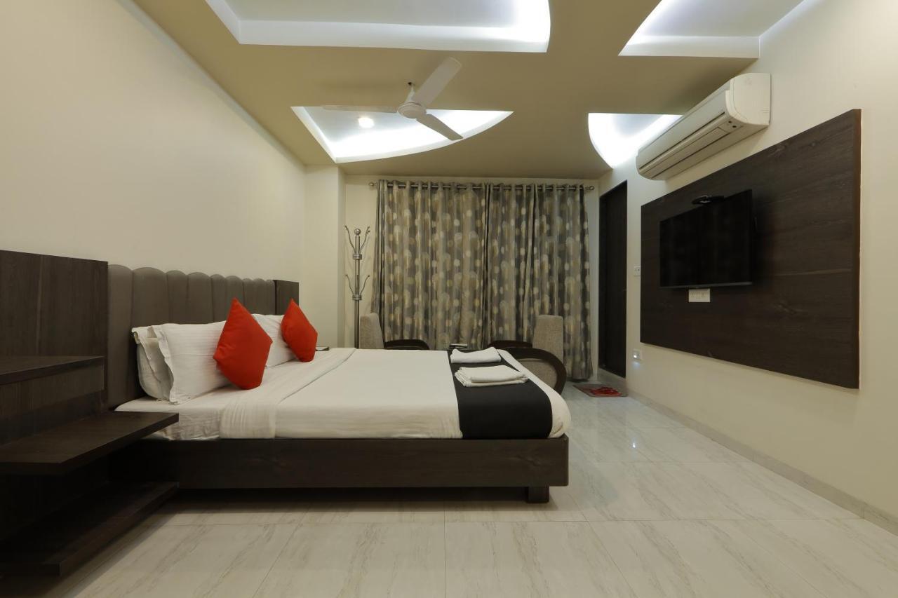 Hotel Unity อาเมดาบัด ภายนอก รูปภาพ