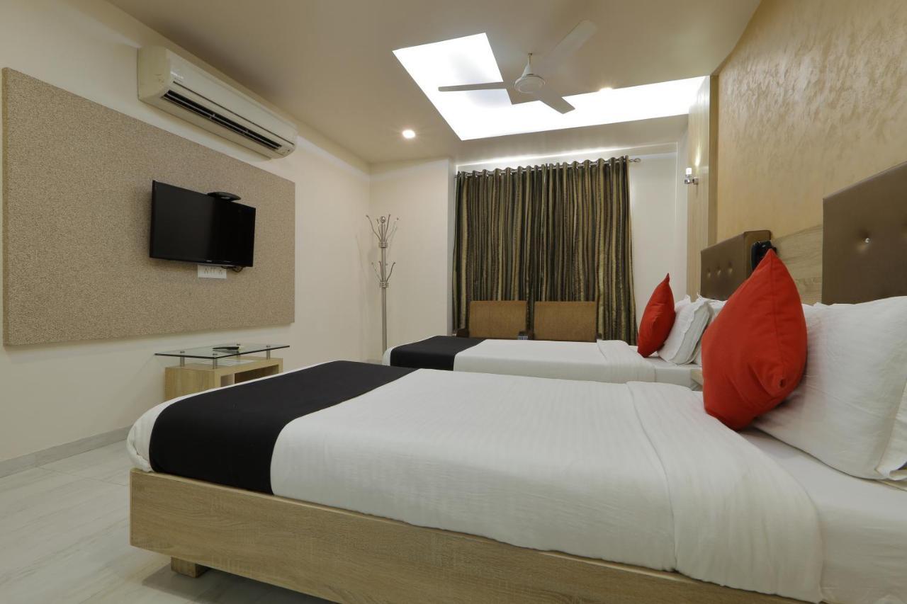 Hotel Unity อาเมดาบัด ภายนอก รูปภาพ