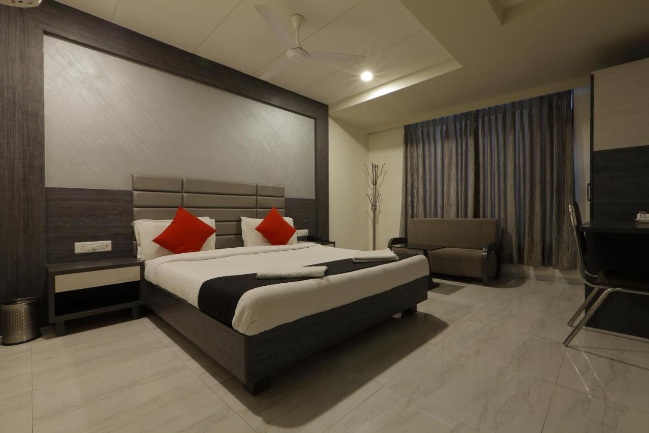 Hotel Unity อาเมดาบัด ภายนอก รูปภาพ