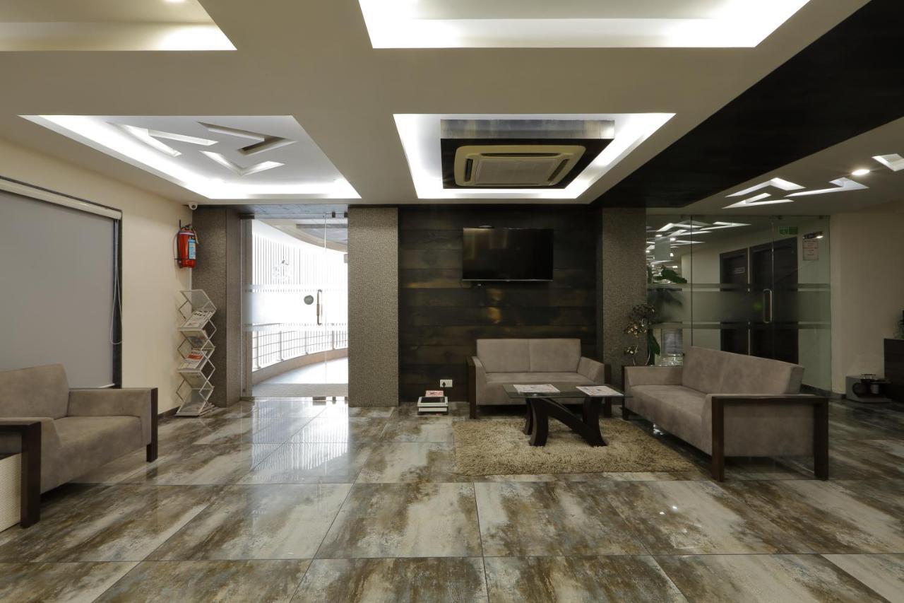 Hotel Unity อาเมดาบัด ภายนอก รูปภาพ