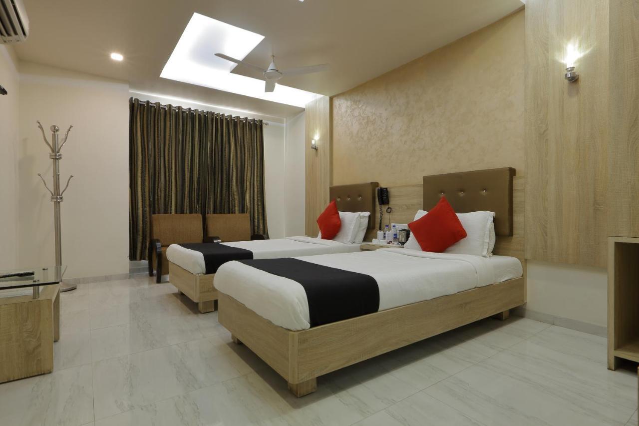 Hotel Unity อาเมดาบัด ภายนอก รูปภาพ