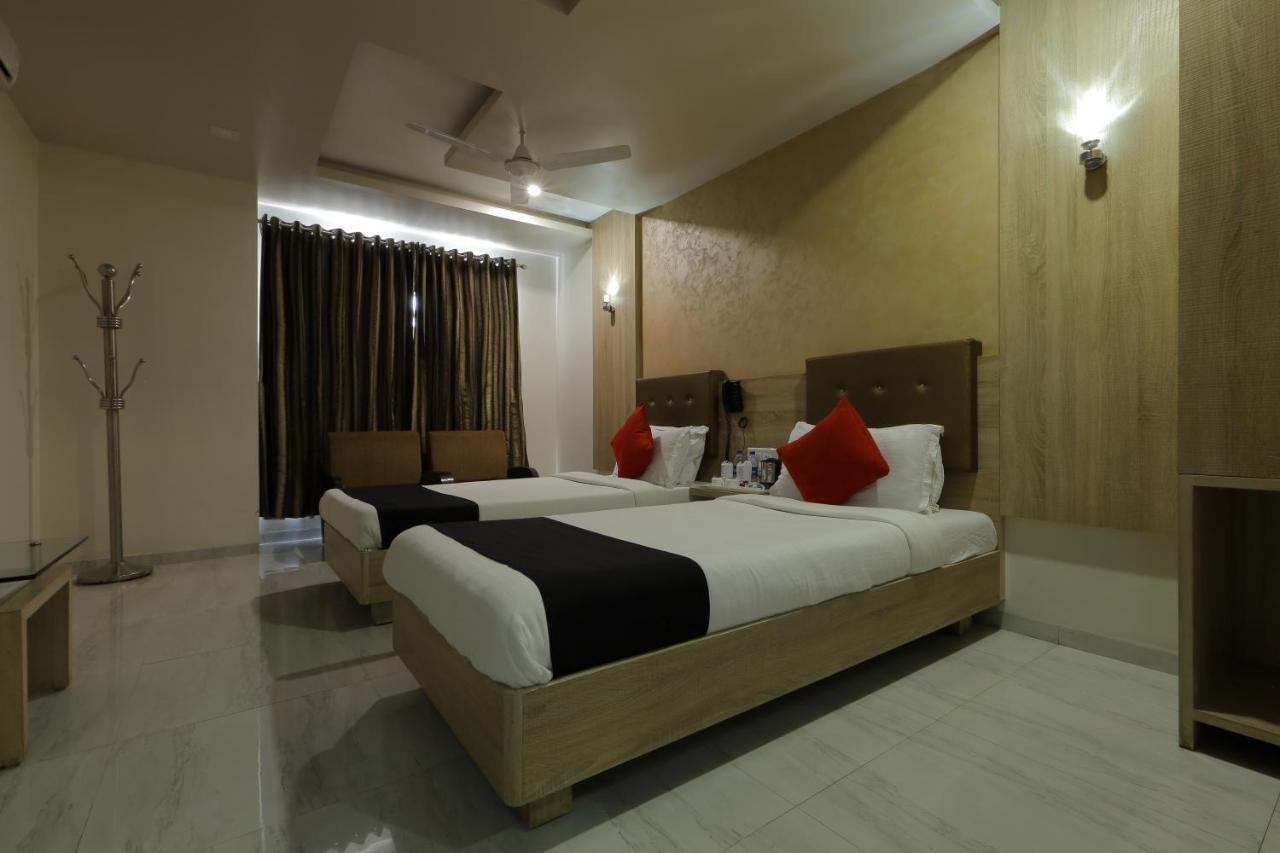 Hotel Unity อาเมดาบัด ภายนอก รูปภาพ