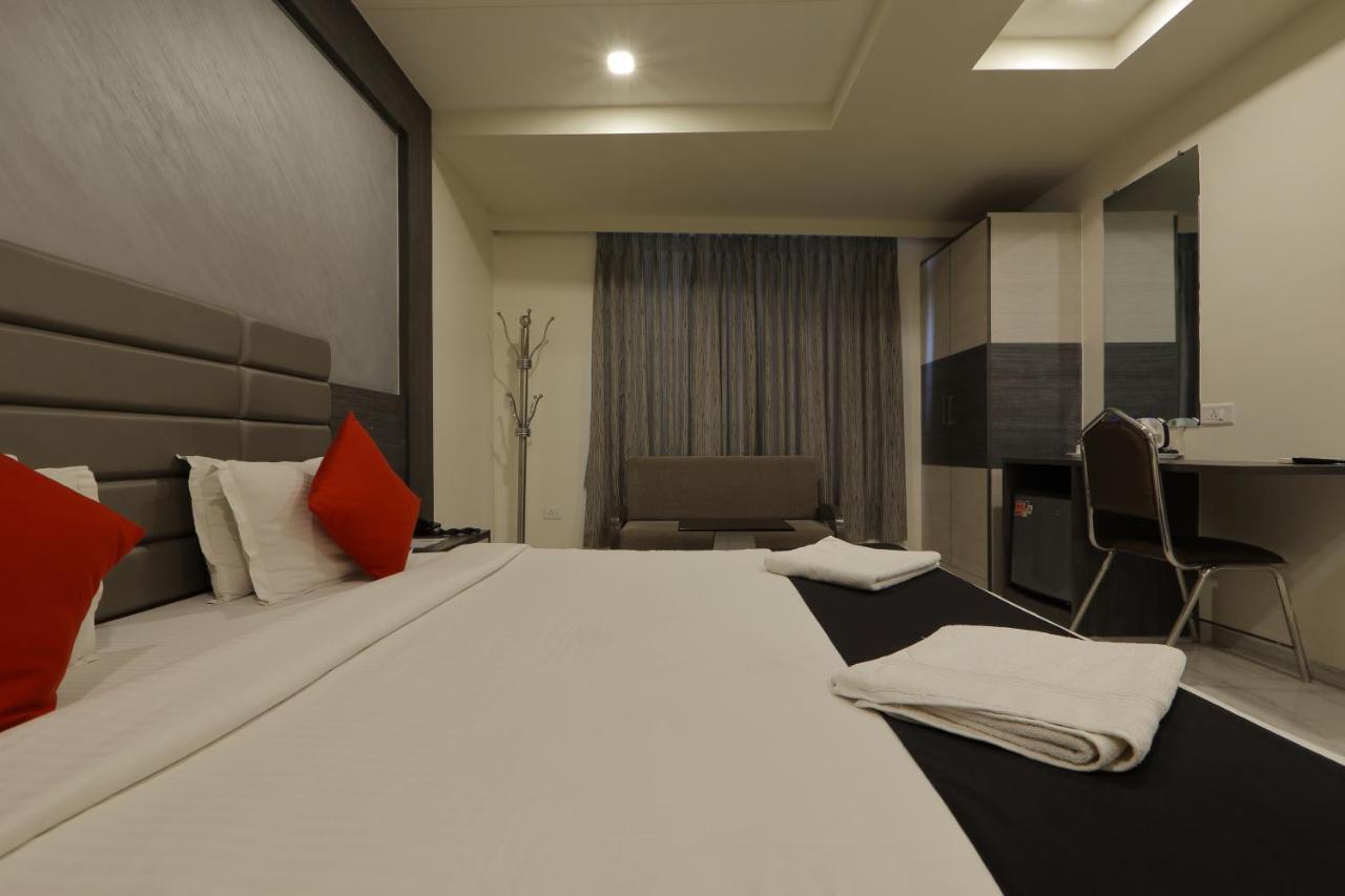 Hotel Unity อาเมดาบัด ภายนอก รูปภาพ