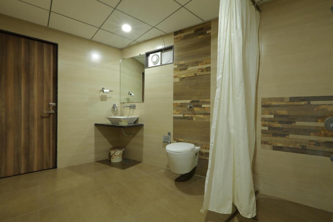 Hotel Unity อาเมดาบัด ภายนอก รูปภาพ