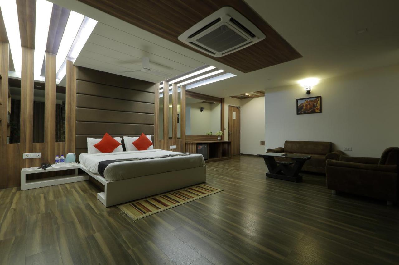 Hotel Unity อาเมดาบัด ภายนอก รูปภาพ