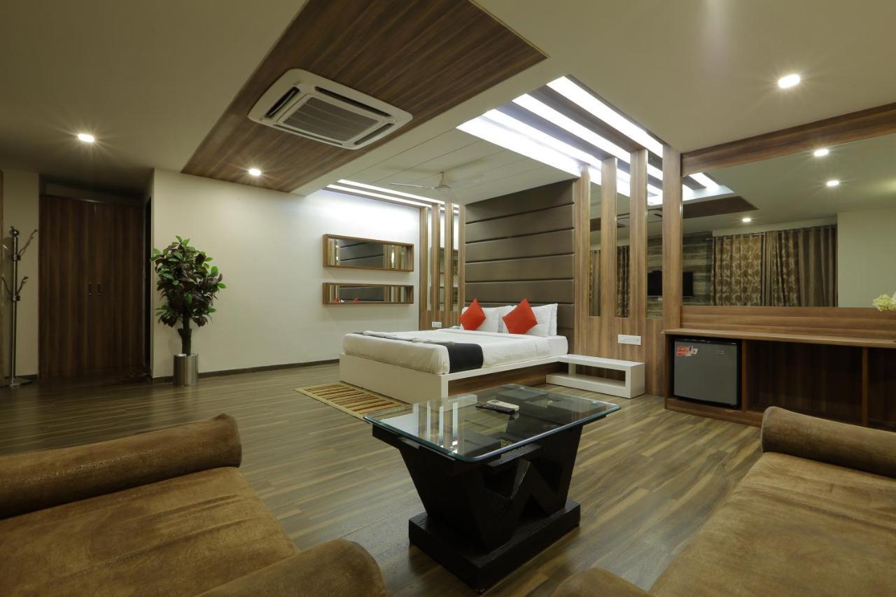 Hotel Unity อาเมดาบัด ภายนอก รูปภาพ