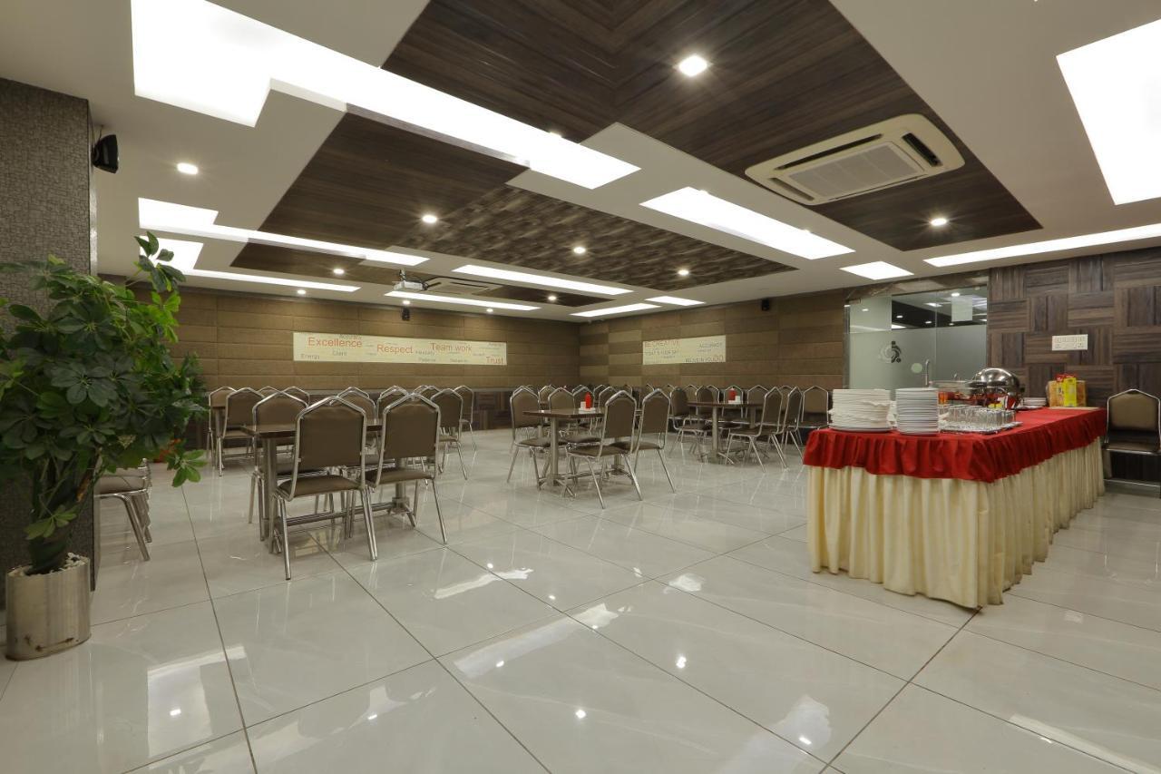 Hotel Unity อาเมดาบัด ภายนอก รูปภาพ