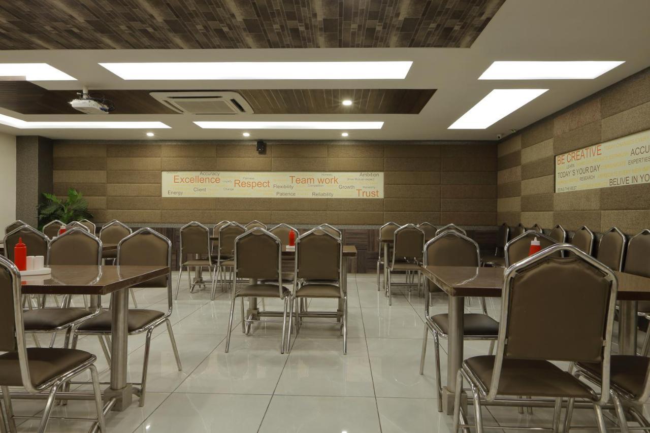 Hotel Unity อาเมดาบัด ภายนอก รูปภาพ