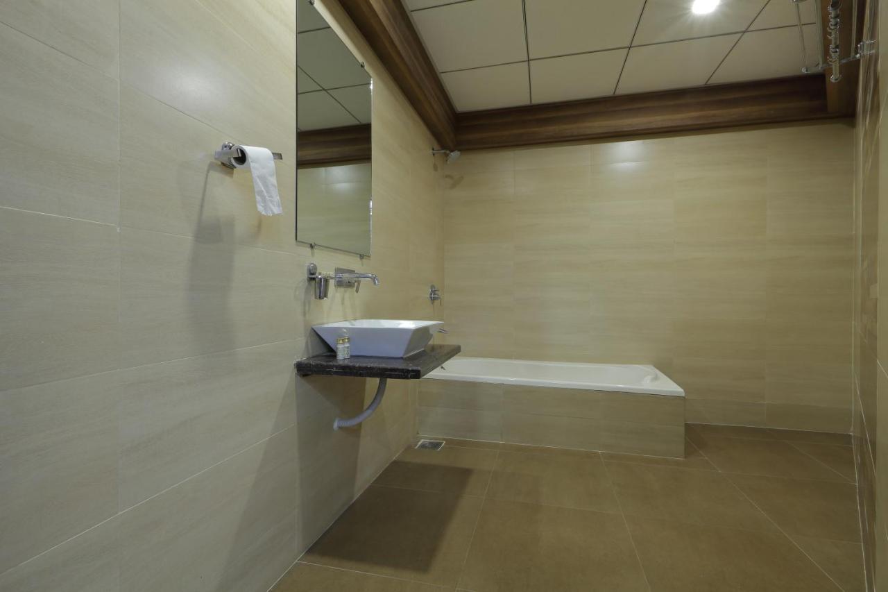 Hotel Unity อาเมดาบัด ภายนอก รูปภาพ