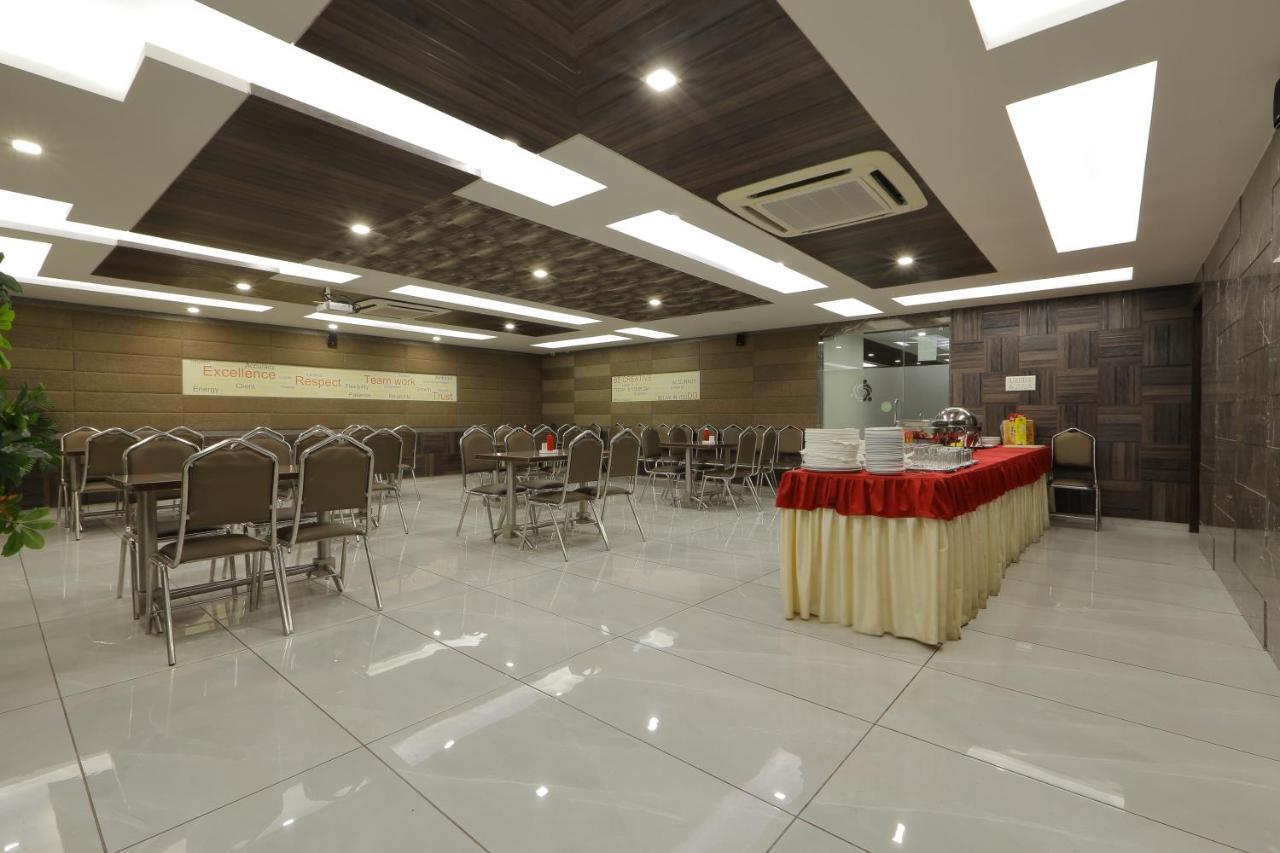 Hotel Unity อาเมดาบัด ภายนอก รูปภาพ