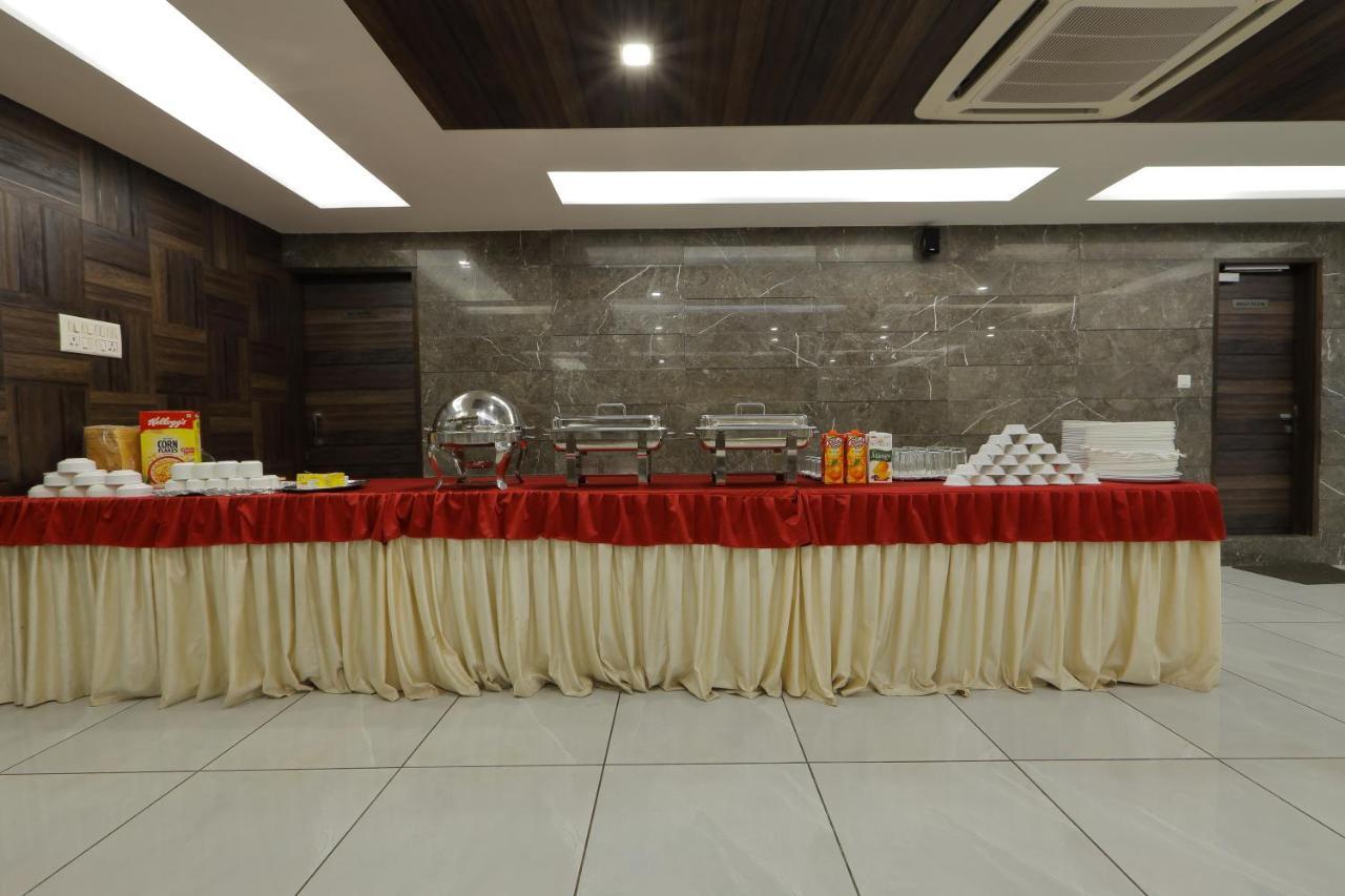 Hotel Unity อาเมดาบัด ภายนอก รูปภาพ
