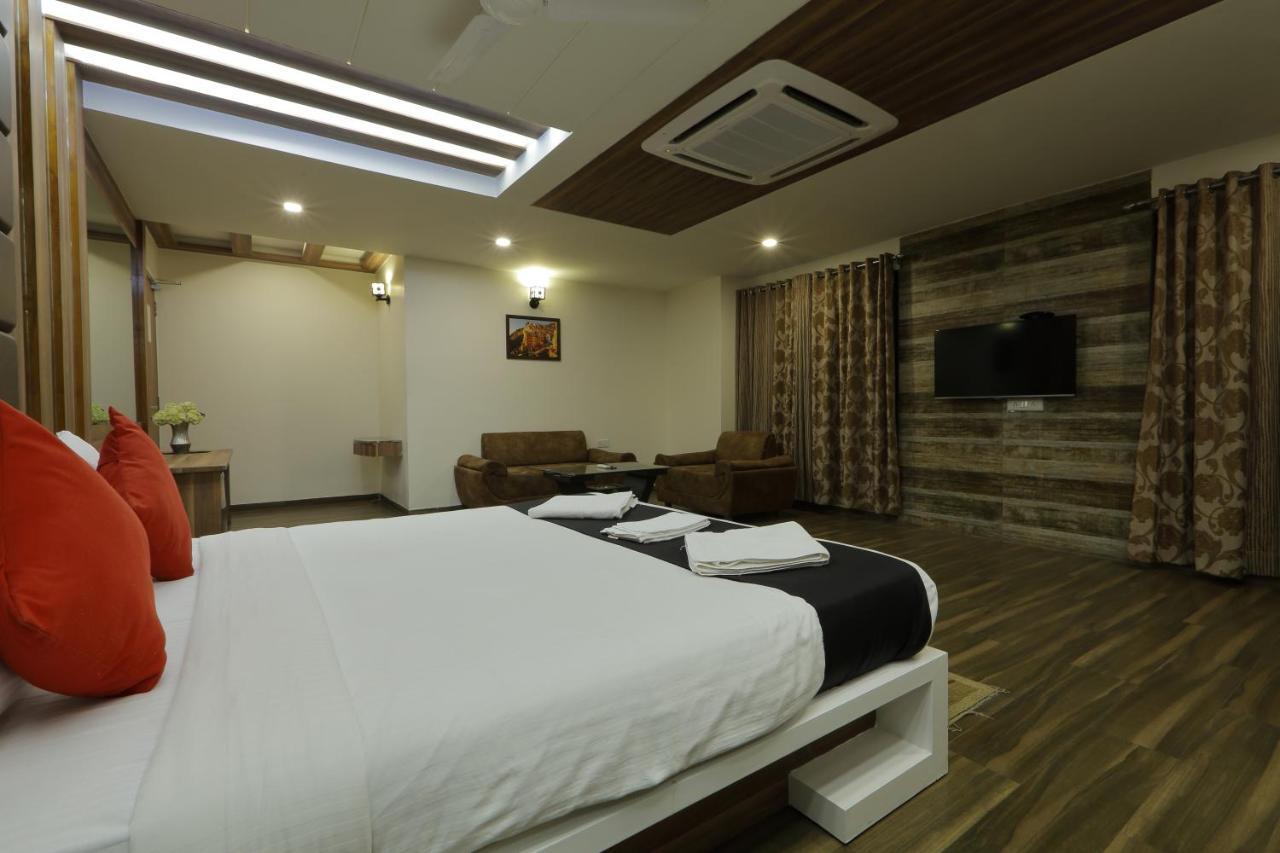 Hotel Unity อาเมดาบัด ภายนอก รูปภาพ