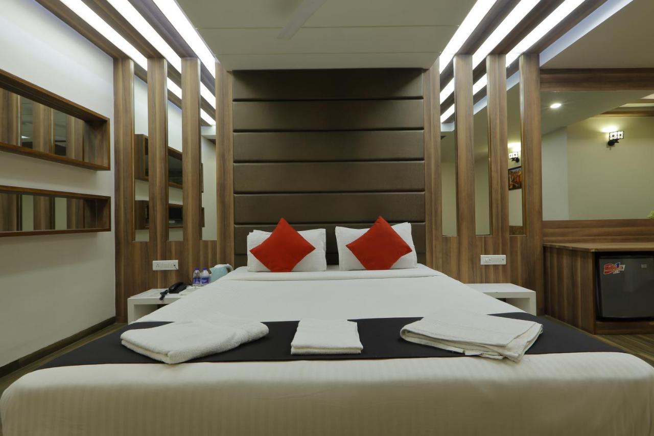 Hotel Unity อาเมดาบัด ภายนอก รูปภาพ